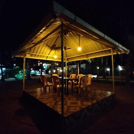 Hangout Kalyanpur Екстер'єр фото
