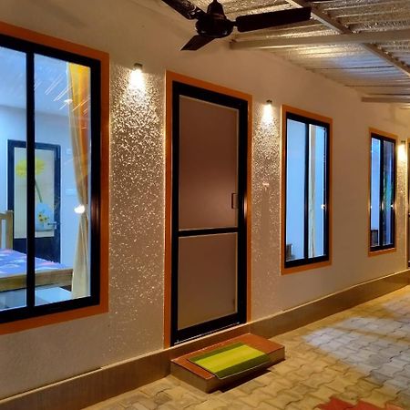 Hangout Kalyanpur Екстер'єр фото