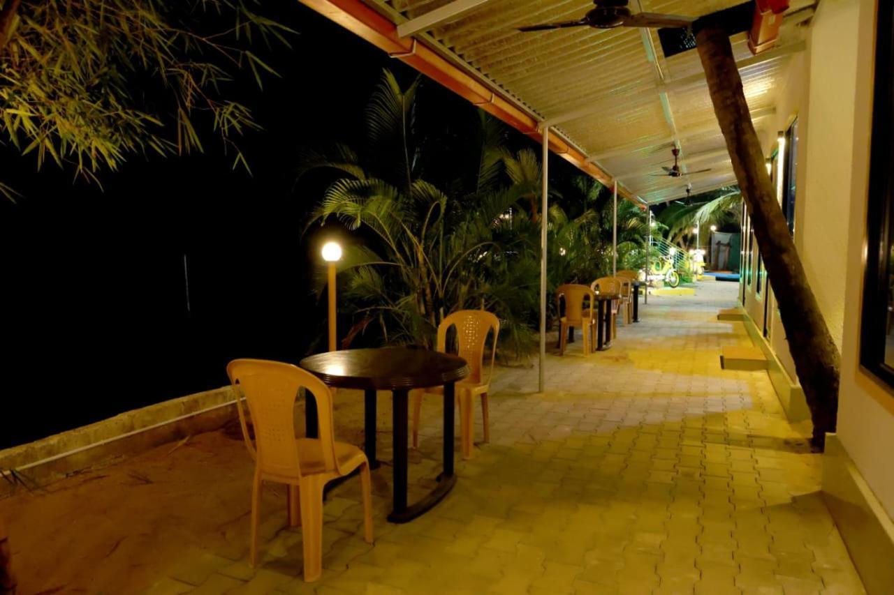 Hangout Kalyanpur Екстер'єр фото
