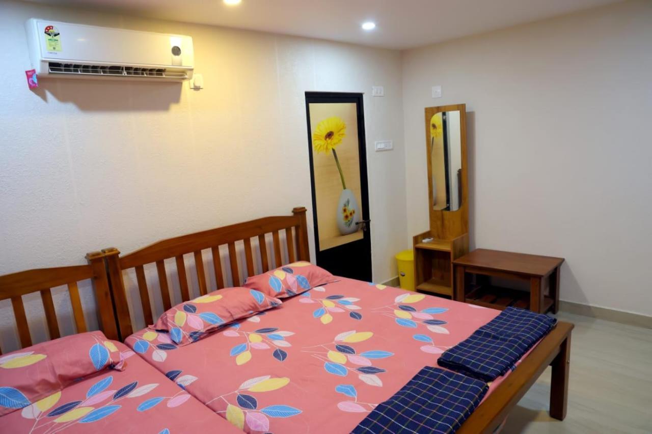 Hangout Kalyanpur Екстер'єр фото