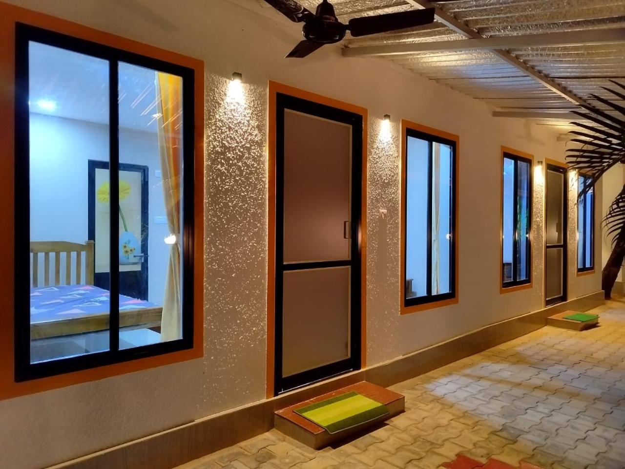 Hangout Kalyanpur Екстер'єр фото