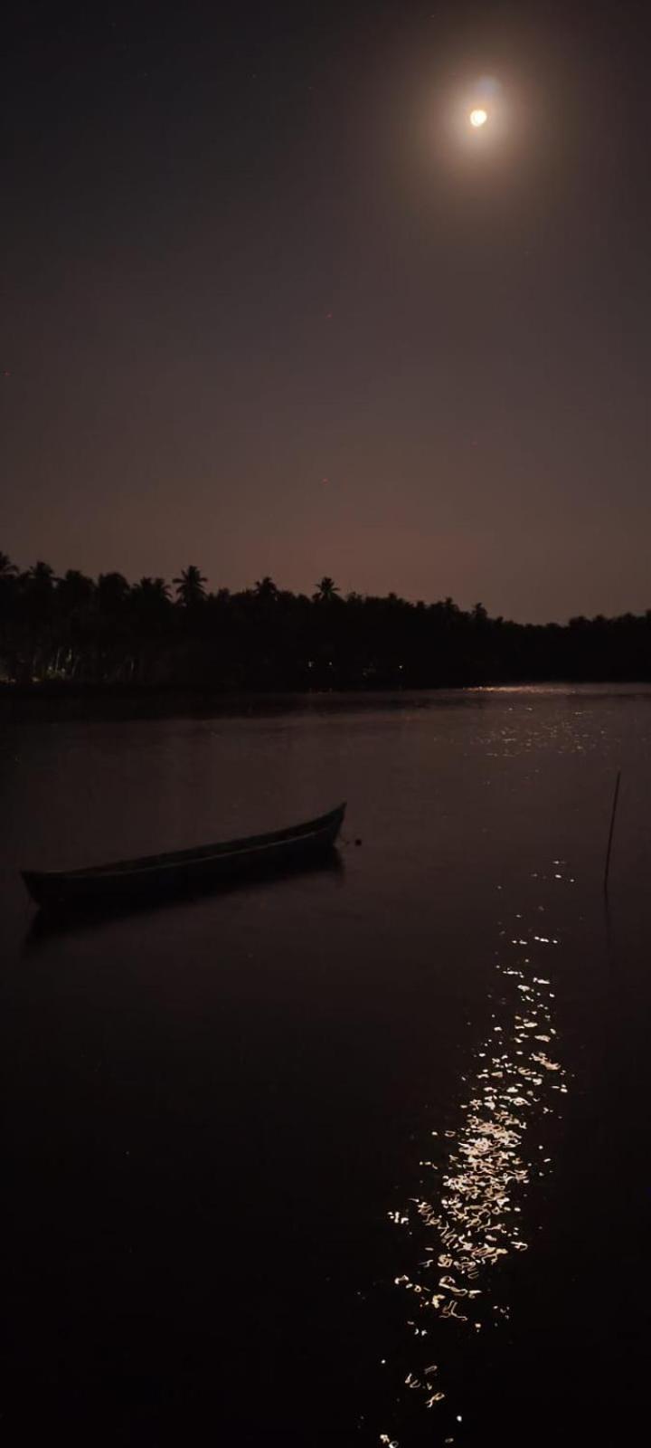 Hangout Kalyanpur Екстер'єр фото